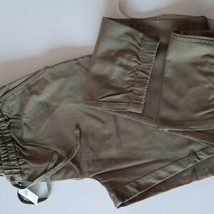 BANANA REPUBLIC TRAVELER NWT JOGGERS LARGE